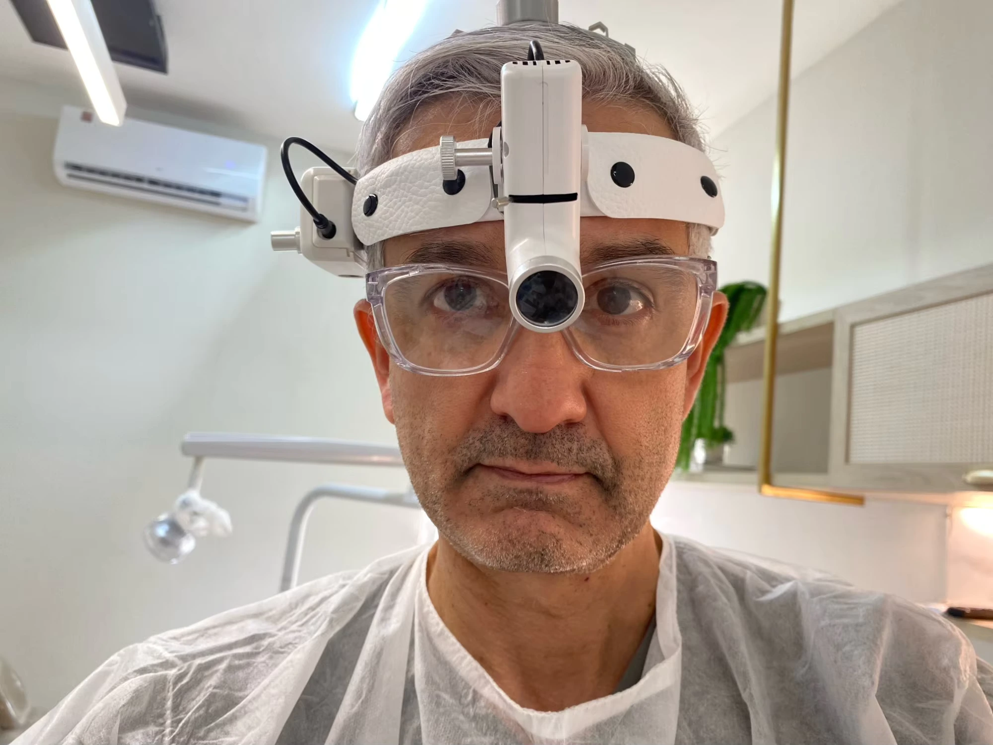 Dr wearing Dental-Lab-Headlamp